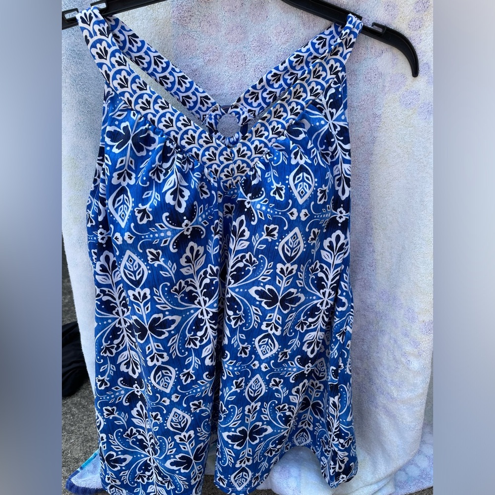 Blue and White Patterned Women's Swimsuit Top size 22w